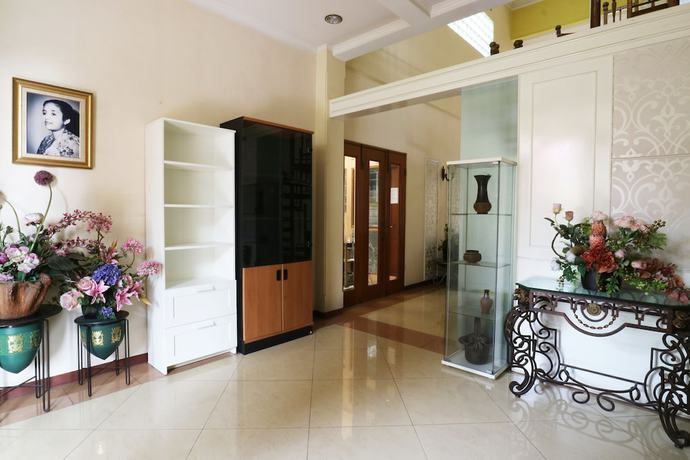 Imagen de los interiores del Hotel Maharani Guesthouse Tebet Syariah - Hostel. Foto 19