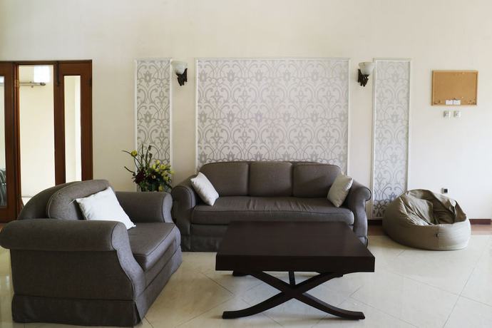 Imagen de los interiores del Hotel Maharani Guesthouse Tebet Syariah - Hostel. Foto 20