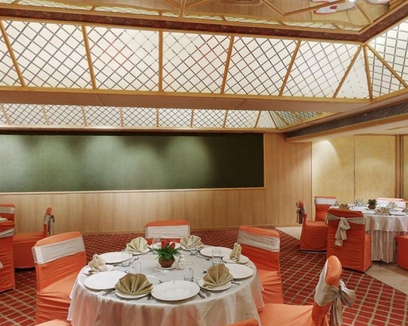 Imagen del bar/restaurante del Hotel Maharani Palace, JAIPUR. Foto 3