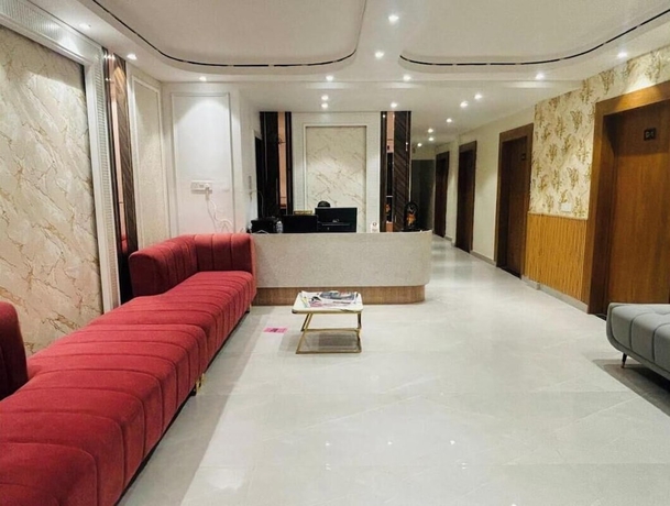Imagen de los interiores del Hotel Maharishi Inn. Foto 16