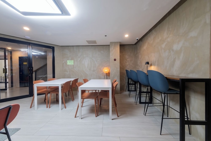 Imagen de los interiores del Hotel Maharlika City Inn. Foto 14