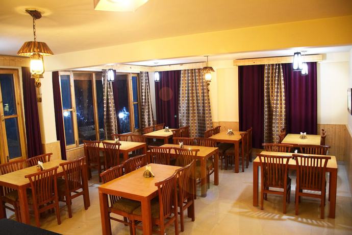 Imagen del bar/restaurante del Hotel Mahavir. Foto 3