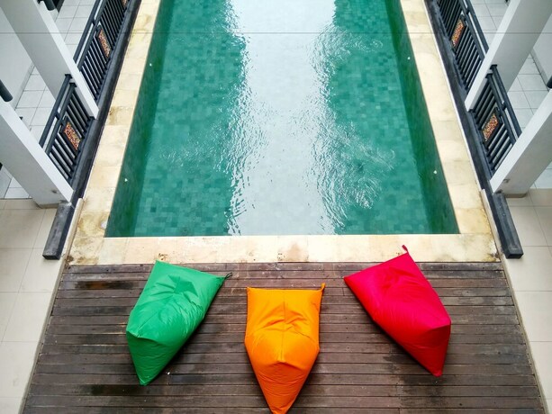 Imagen de la piscina del Hotel Mahayana Kuta. Foto 26