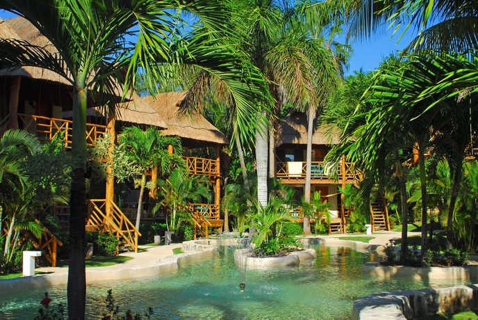 Imagen de los interiores del Hotel Mahekal Beach Front Resort and Spa. Foto 9