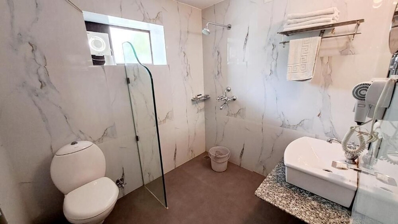 Imagen de la habitación del Hotel Mahendra Prakash. Foto 11