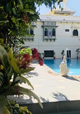 Imagen de la piscina del Hotel Mahendra Prakash. Foto 13