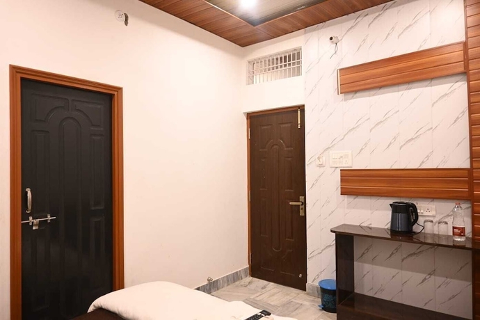 Imagen de la habitación del Hotel Maheswari Villa. Foto 7