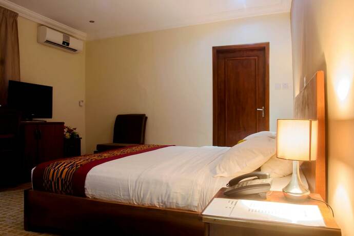 Imagen de la habitación del Hotel Mahogany Lodge, Cantonments. Foto 12