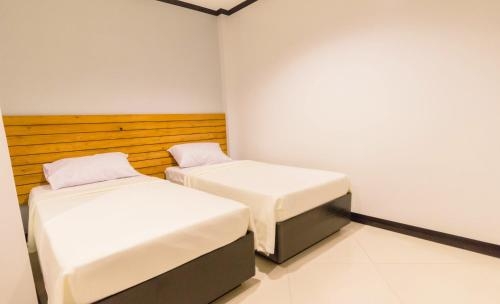 Imagen de la habitación del Hotel Mahogany Tourist Inn. Foto 9