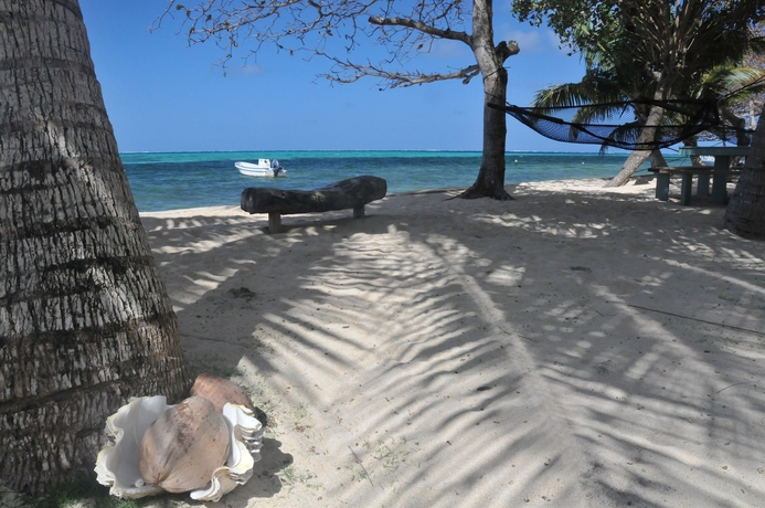 Imagen de los exteriores del Hotel Mai Dive Astrolabe Reef Resort. Foto 6