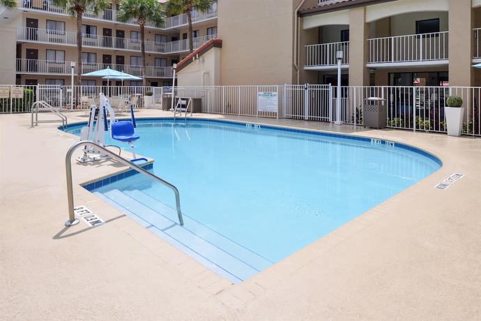 Imagen de la piscina del Hotel Mai Hana Hotel- Intl Drive, Trademark Collection by Wyndham. Foto 19