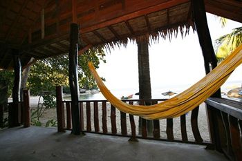 Imagen de la habitación del Hotel Mai Pen Rai Bungalows. Foto 7