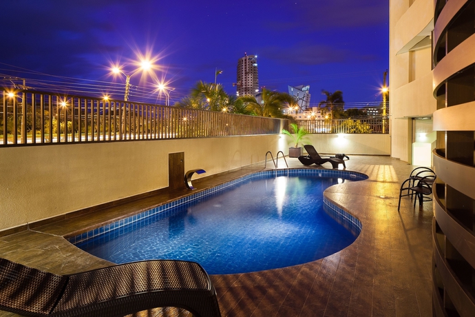 Imagen de la piscina del Hotel Mai Suites. Foto 19
