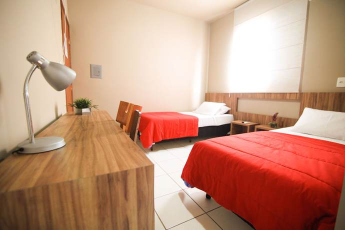 Imagen de la habitación del Hotel Maia. Foto 15