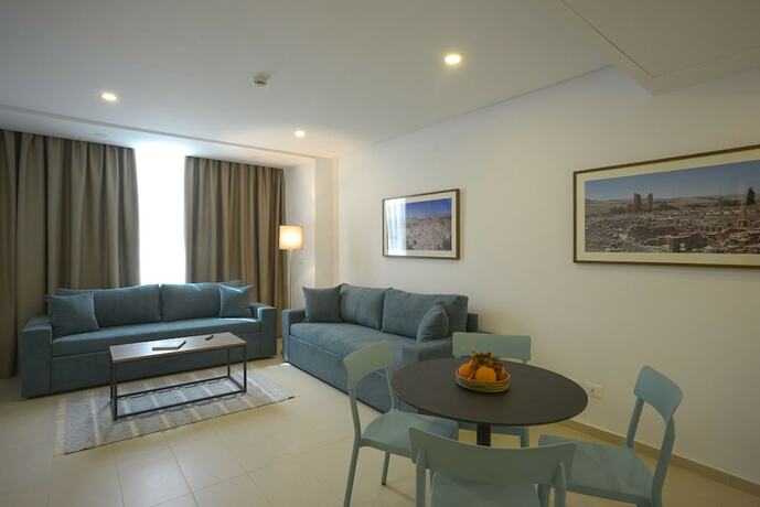 Imagen de la habitación del Hotel Maia Suites. Foto 12