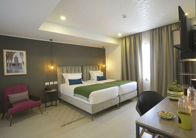Imagen de la habitación del Hotel Maia Suites. Foto 17