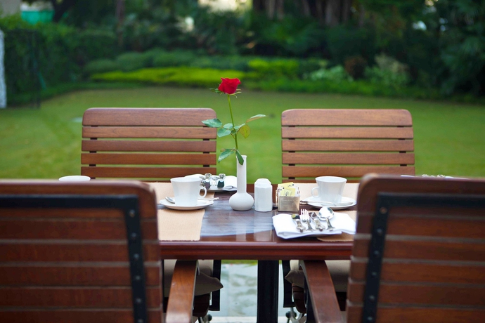 Imagen del bar/restaurante del Hotel Maidens , Delhi. Foto 3