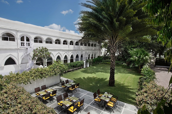 Imagen de los exteriores del Hotel Maidens , Delhi. Foto 11