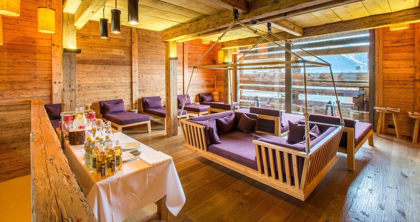 Imagen del bar/restaurante del Hotel Maiensässhotel Guarda Val. Foto 2