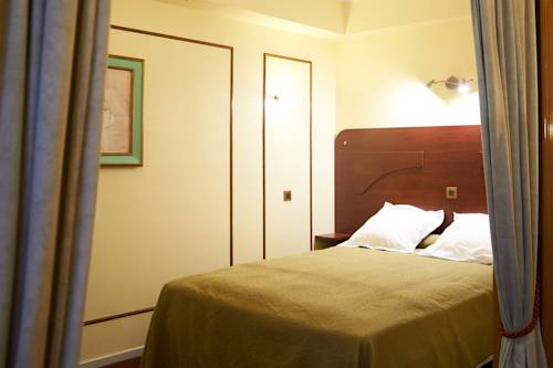 Imagen de la habitación del Hotel Maillot. Foto 12