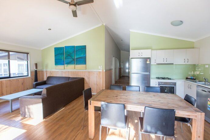 Imagen de la habitación del Hotel Main Beach Tourist Park. Foto 15