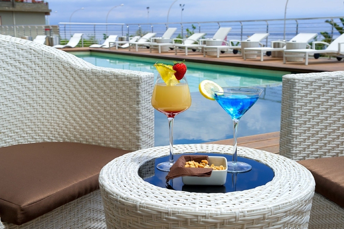 Imagen de la piscina del Hotel Main Palace. Foto 9