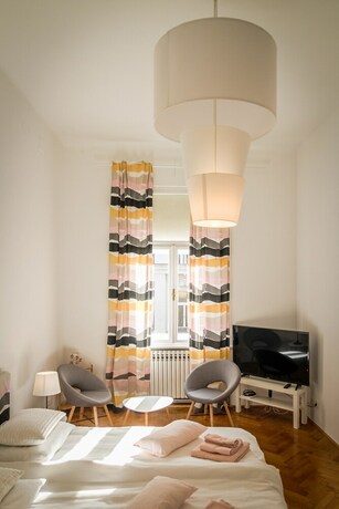 Imagen de la habitación del Hotel Main Square Rooms. Foto 22