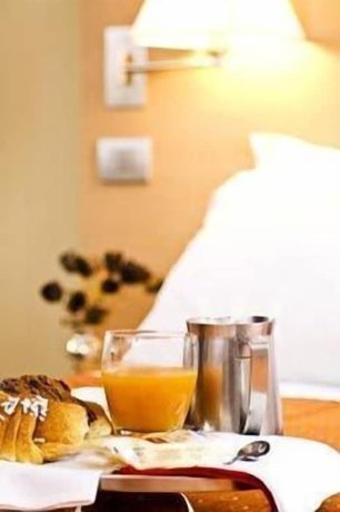 Imagen de la habitación del Hotel Main Street, La Cerbaiola. Foto 3