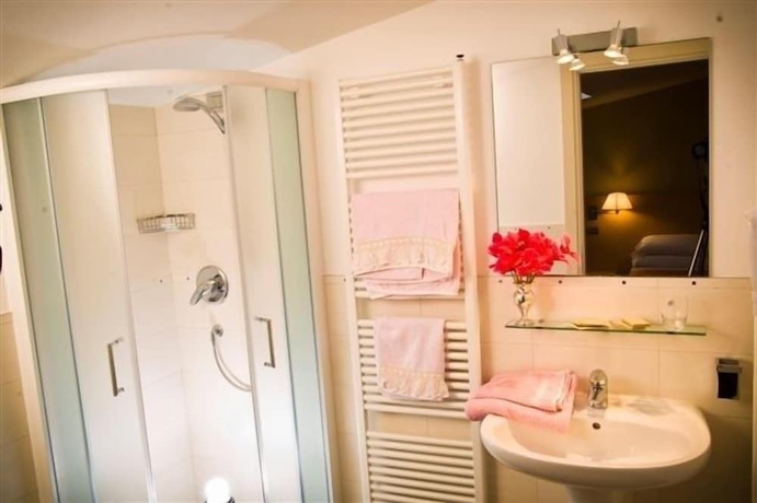 Imagen de la habitación del Hotel Main Street, La Cerbaiola. Foto 4