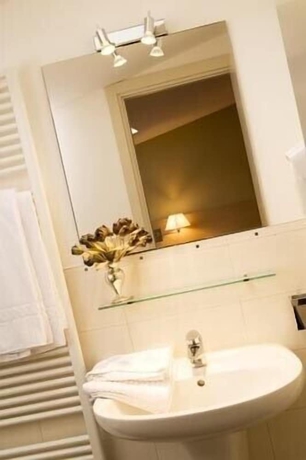 Imagen de la habitación del Hotel Main Street, La Cerbaiola. Foto 7