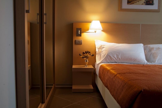 Imagen de la habitación del Hotel Main Street, La Cerbaiola. Foto 11