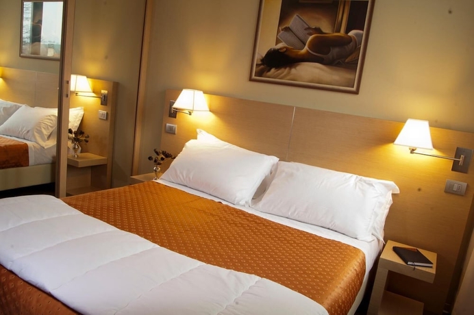 Imagen de la habitación del Hotel Main Street, La Cerbaiola. Foto 12
