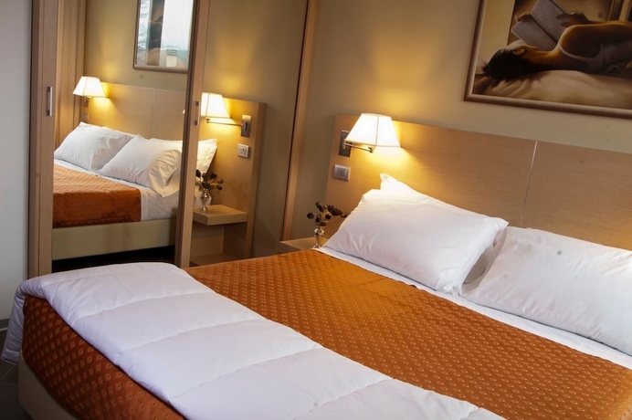 Imagen de la habitación del Hotel Main Street, La Cerbaiola. Foto 15