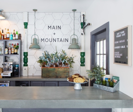 Imagen de los interiores del Hotel Main and Mountain Bar and Motel. Foto 16