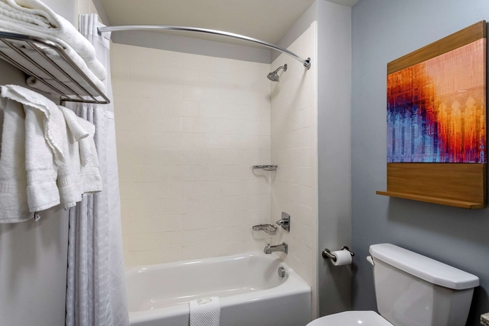 Imagen de la habitación del Hotel MainStay Suites, Bowling Green. Foto 14