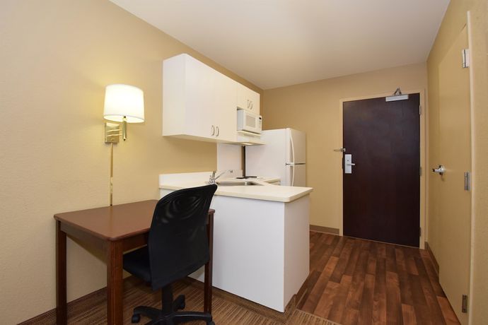 Imagen de la habitación del Hotel MainStay Suites Chicago Hillside. Foto 10