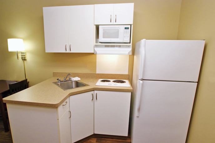 Imagen de la habitación del Hotel MainStay Suites Chicago Hillside. Foto 11