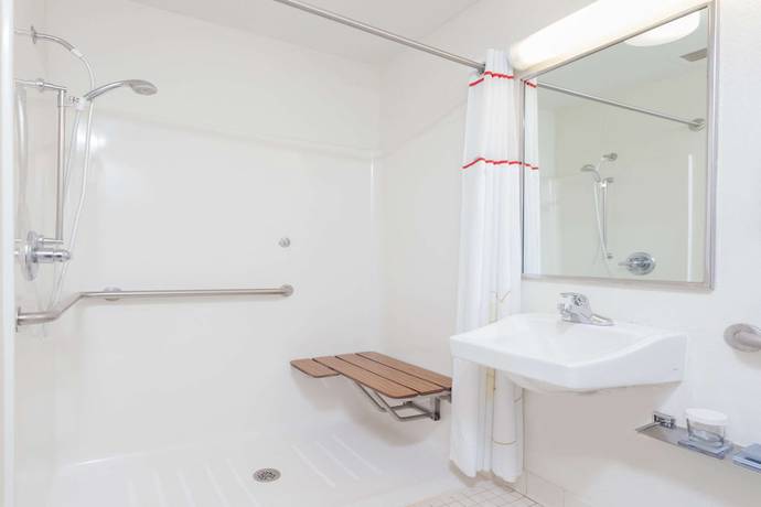 Imagen de la habitación del Hotel MainStay Suites Cincinnati Blue Ash. Foto 5