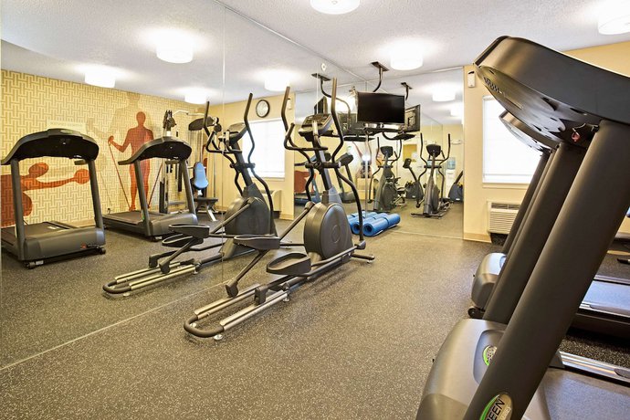 Imagen de los interiores del Hotel MainStay Suites Cincinnati Blue Ash. Foto 15