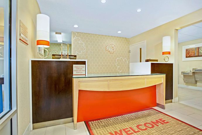 Imagen de los interiores del Hotel MainStay Suites Cincinnati Blue Ash. Foto 16