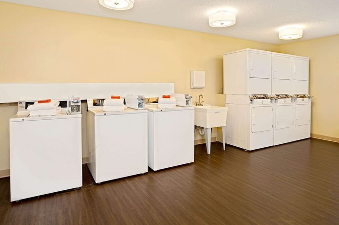Imagen de los interiores del Hotel MainStay Suites Cincinnati Blue Ash. Foto 17