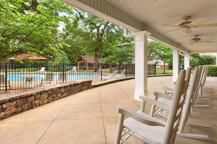 Imagen de la piscina del Hotel MainStay Suites Columbus near Fort Benning. Foto 18