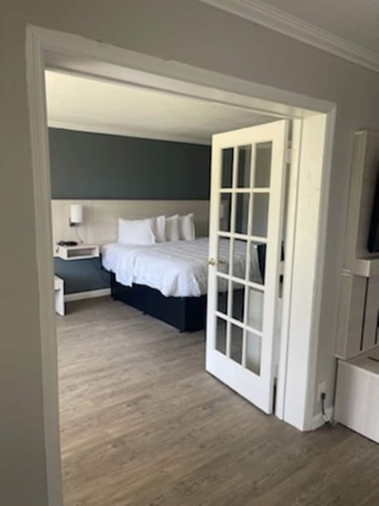 Imagen de la habitación del Hotel MainStay Suites. Foto 6