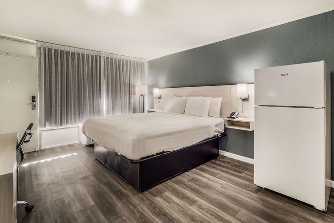 Imagen de la habitación del Hotel MainStay Suites. Foto 8