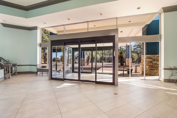 Imagen de los interiores del Hotel MainStay Suites. Foto 19