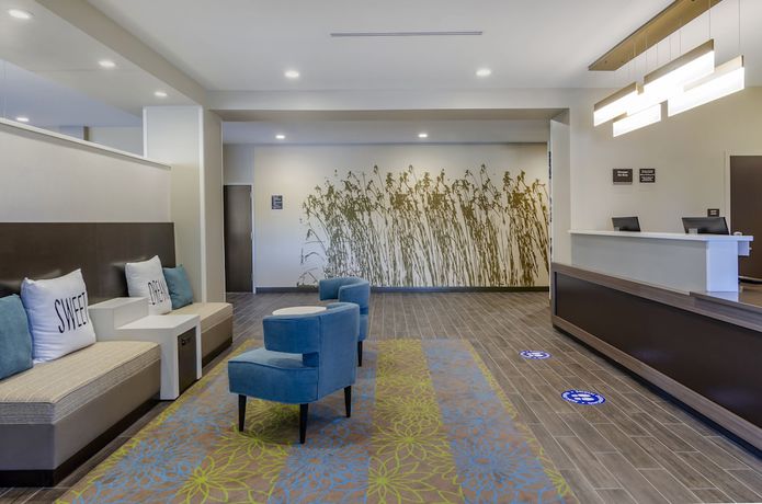 Imagen de los interiores del Hotel MainStay Suites Great Falls Airport. Foto 17