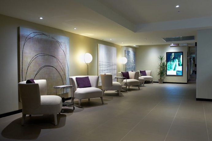 Imagen de los interiores del Hotel MainStay Suites Hawthorn. Foto 16
