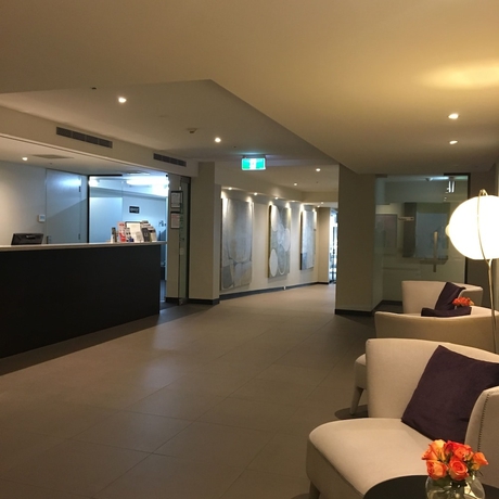 Imagen de los interiores del Hotel MainStay Suites Hawthorn. Foto 17