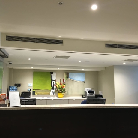 Imagen de los interiores del Hotel MainStay Suites Hawthorn. Foto 19