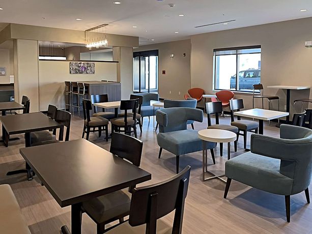 Imagen del bar/restaurante del Hotel MainStay Suites North - Central York. Foto 3